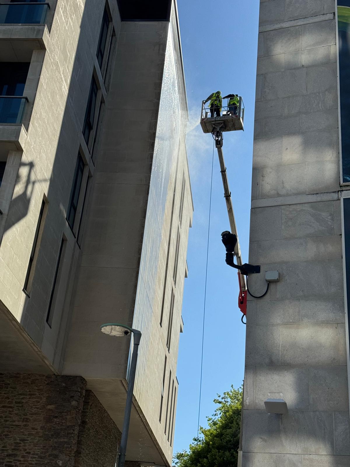 High-level pressure washing from cherry picker platform
